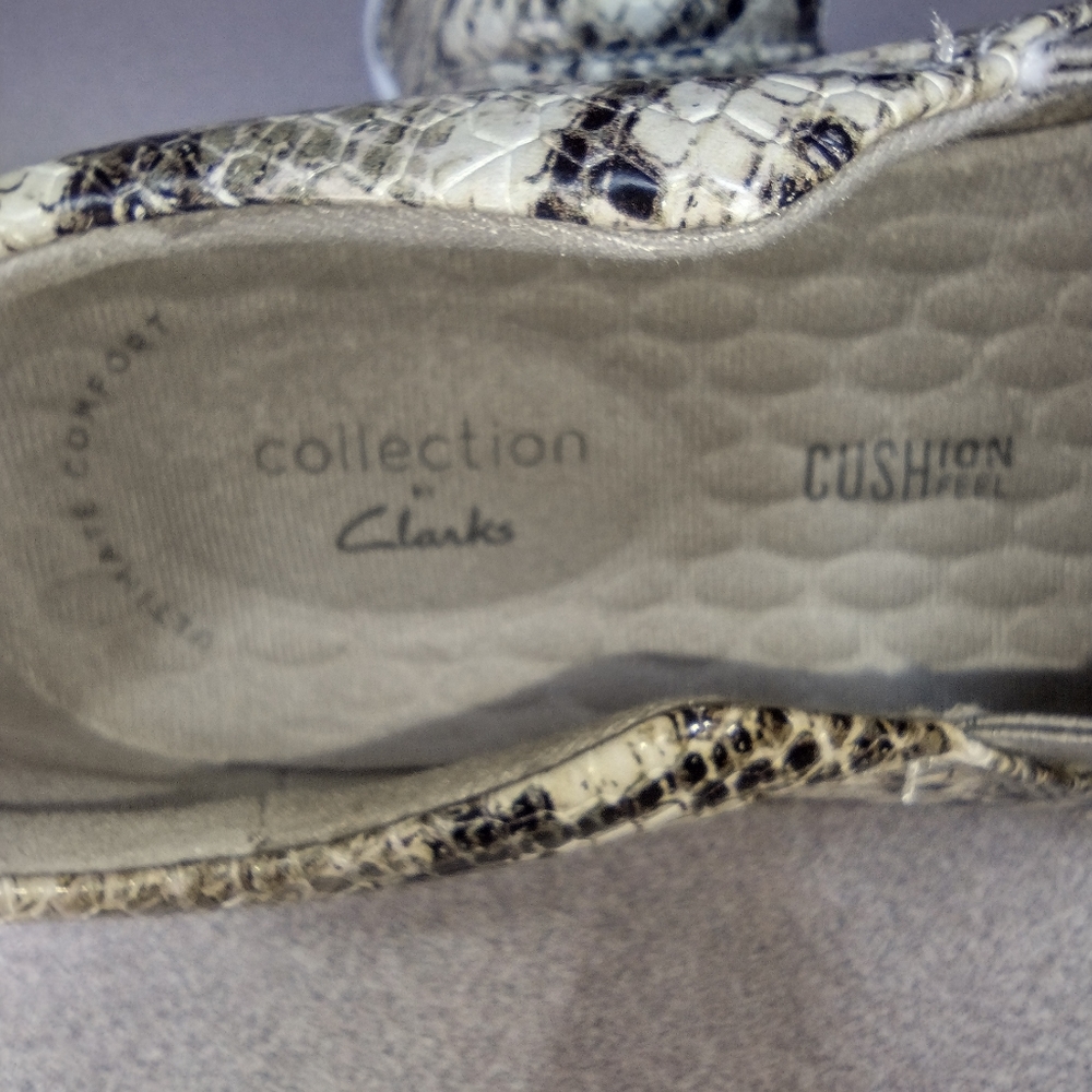 Clarks Pawley Bliss Sneakers Sz 7 Taupe Snakeskin Cushioned Slip-on - Picture 3 of 6